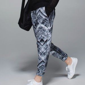 Lululemon Jet Crop *Full-On Luon